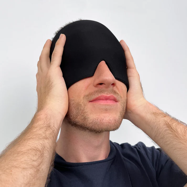 Uomo che indossa Neuro Cuffia