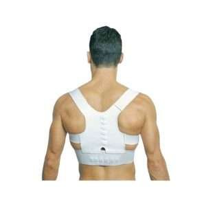 Uomo col tutore posturale Dorsal Fit