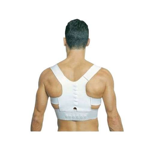 Uomo col tutore posturale Dorsal Fit